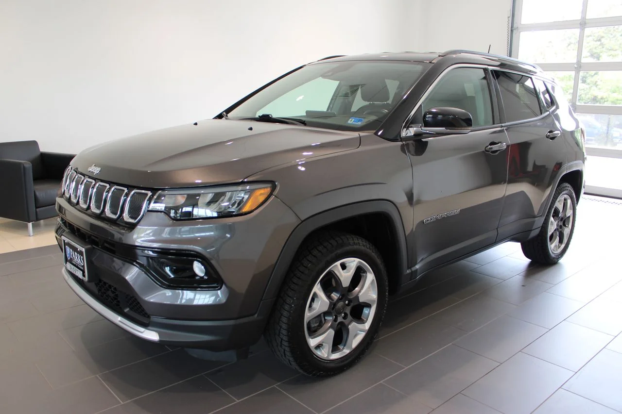 Used 2022 Gray Jeep Limited image 12