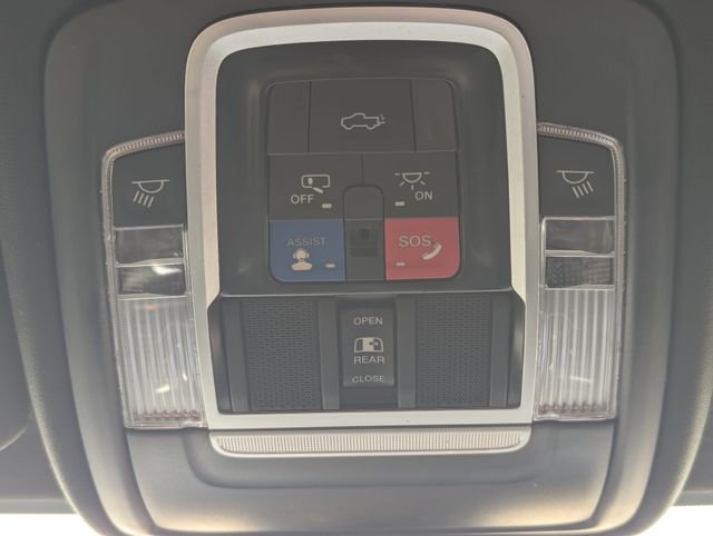Used 2022 Silver Ram Laramie image 22