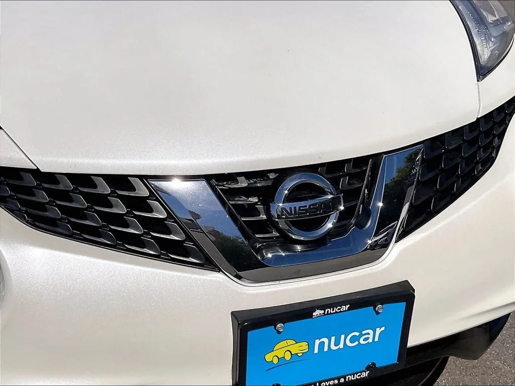Used 2016 White Nissan SV image 28