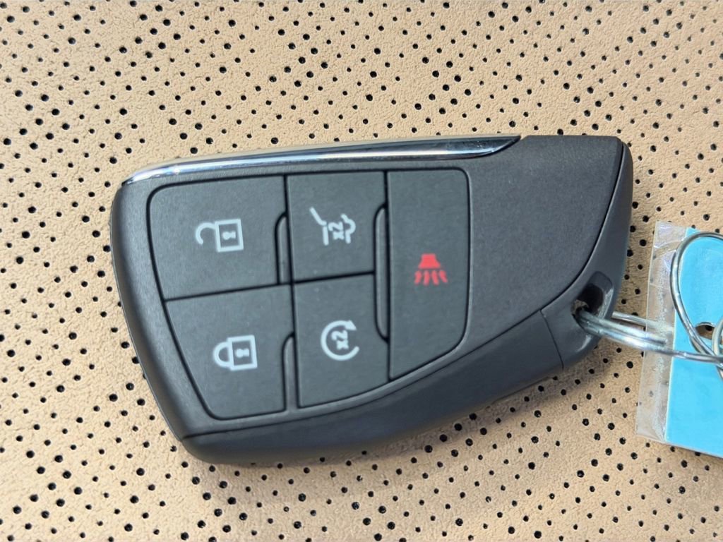 New 2026 Mosaic Black Metallic Chevrolet ACTIV image 34