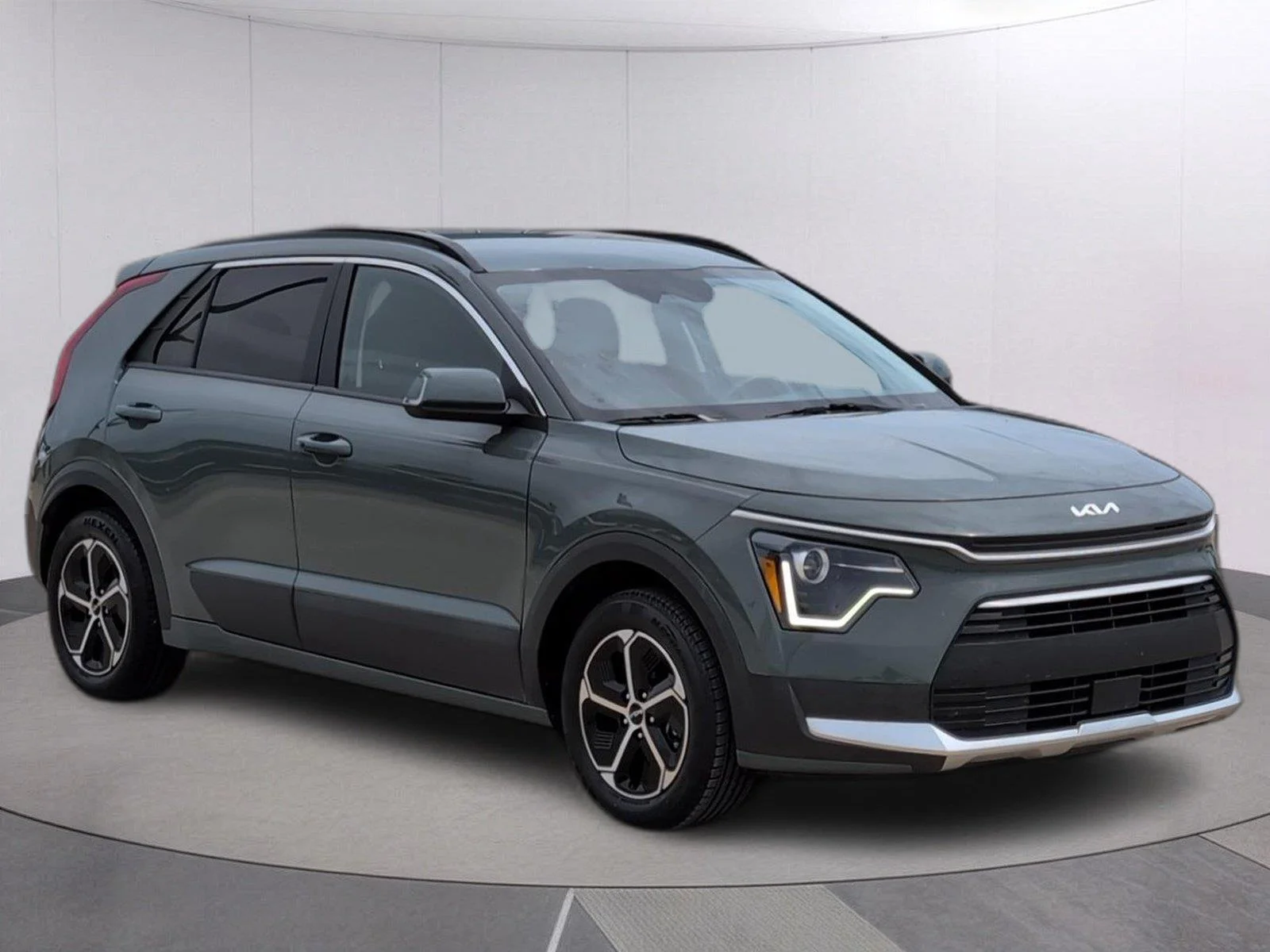 Used 2024 Cityscape Green Kia EX image 10