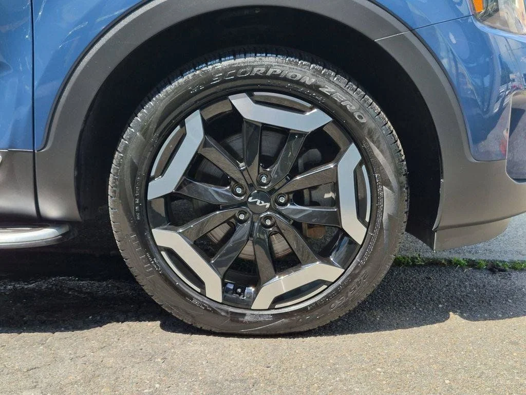Used 2023 Black Kia S image 30