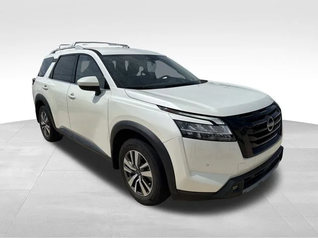 Used 2023 White Nissan SL image 5