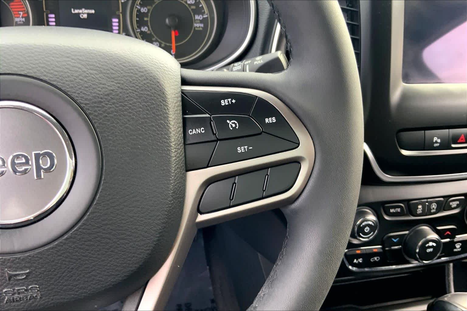 Used 2021 Bright White Clearcoat Jeep Latitude Plus image 21