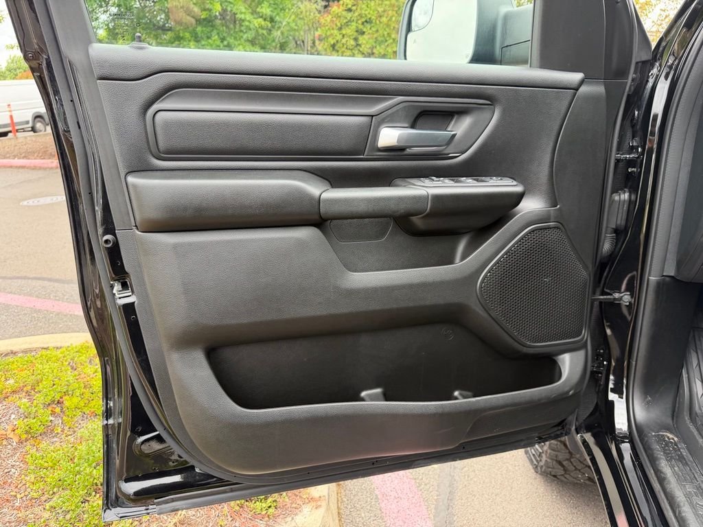 New 2026 Diamond Black Crystal Pearl-Coat Exterior Paint RAM Warlock image 11