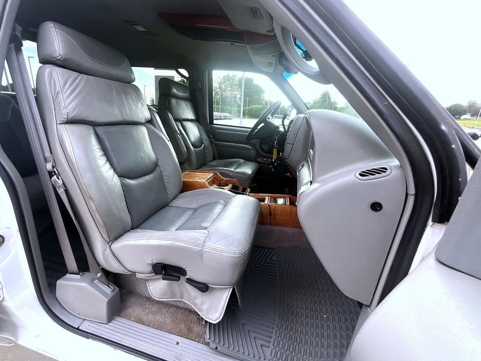 Used 1997 White Chevrolet Base image 16