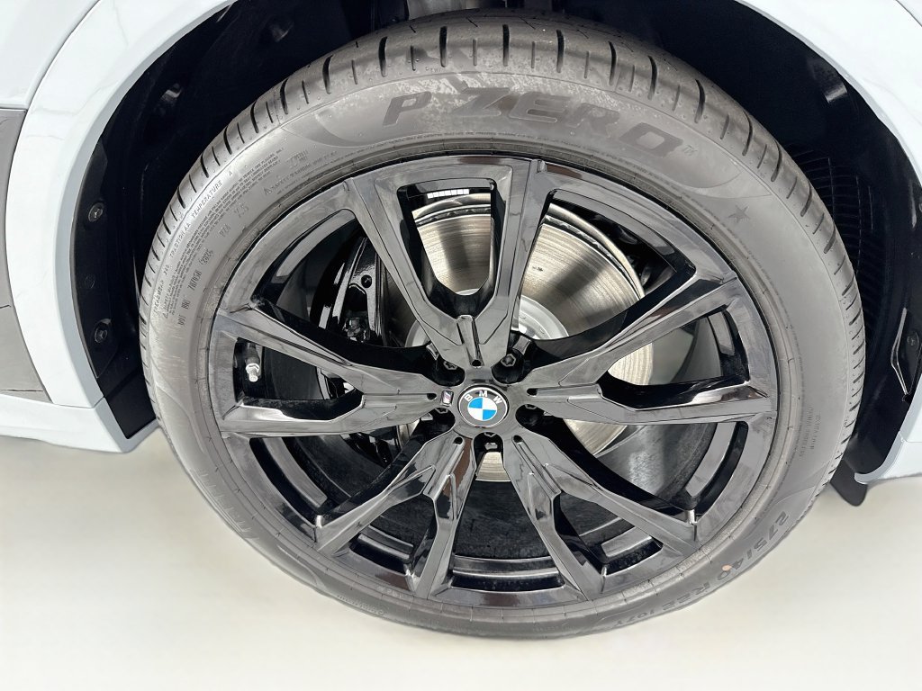 New 2027 Gray Metallic BMW xDrive40i image 32