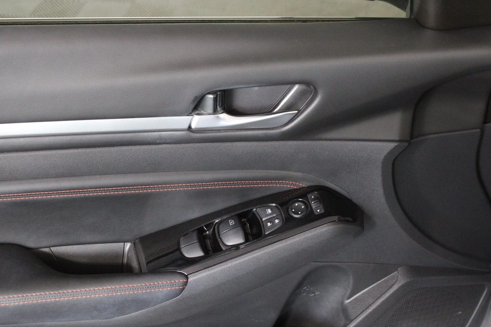 Used 2023 Gray Nissan 2.5 SR image 13