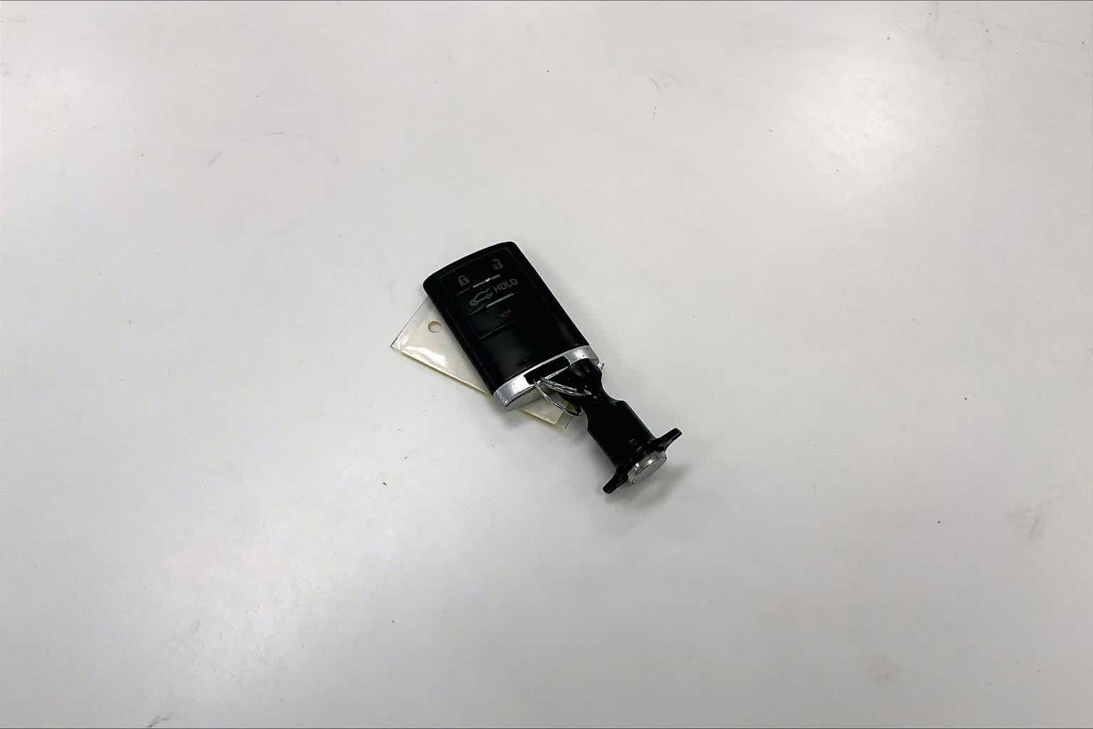 Used 2013 White Diamond Tricoat Cadillac  image 14