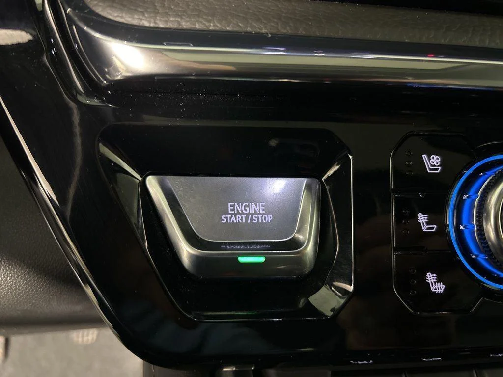 Used 2023 Titanium GMC Denali image 31