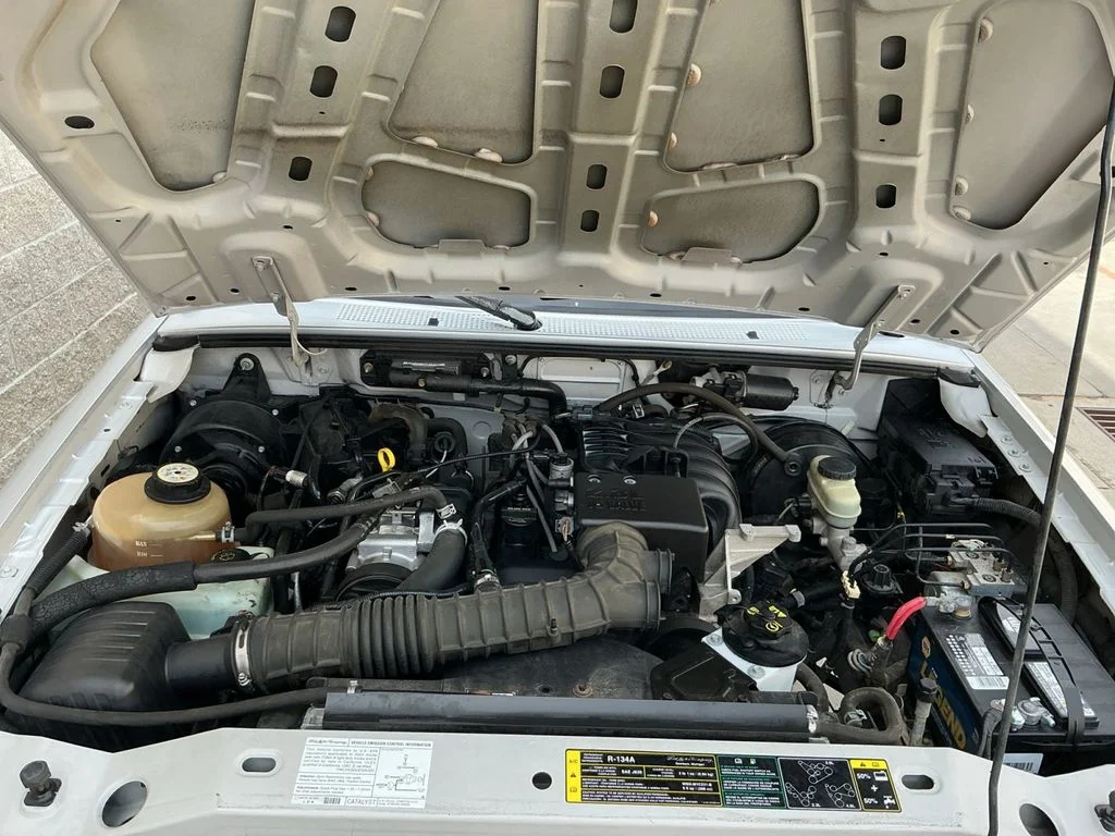 Used 2004 Silver Ford XL image 20