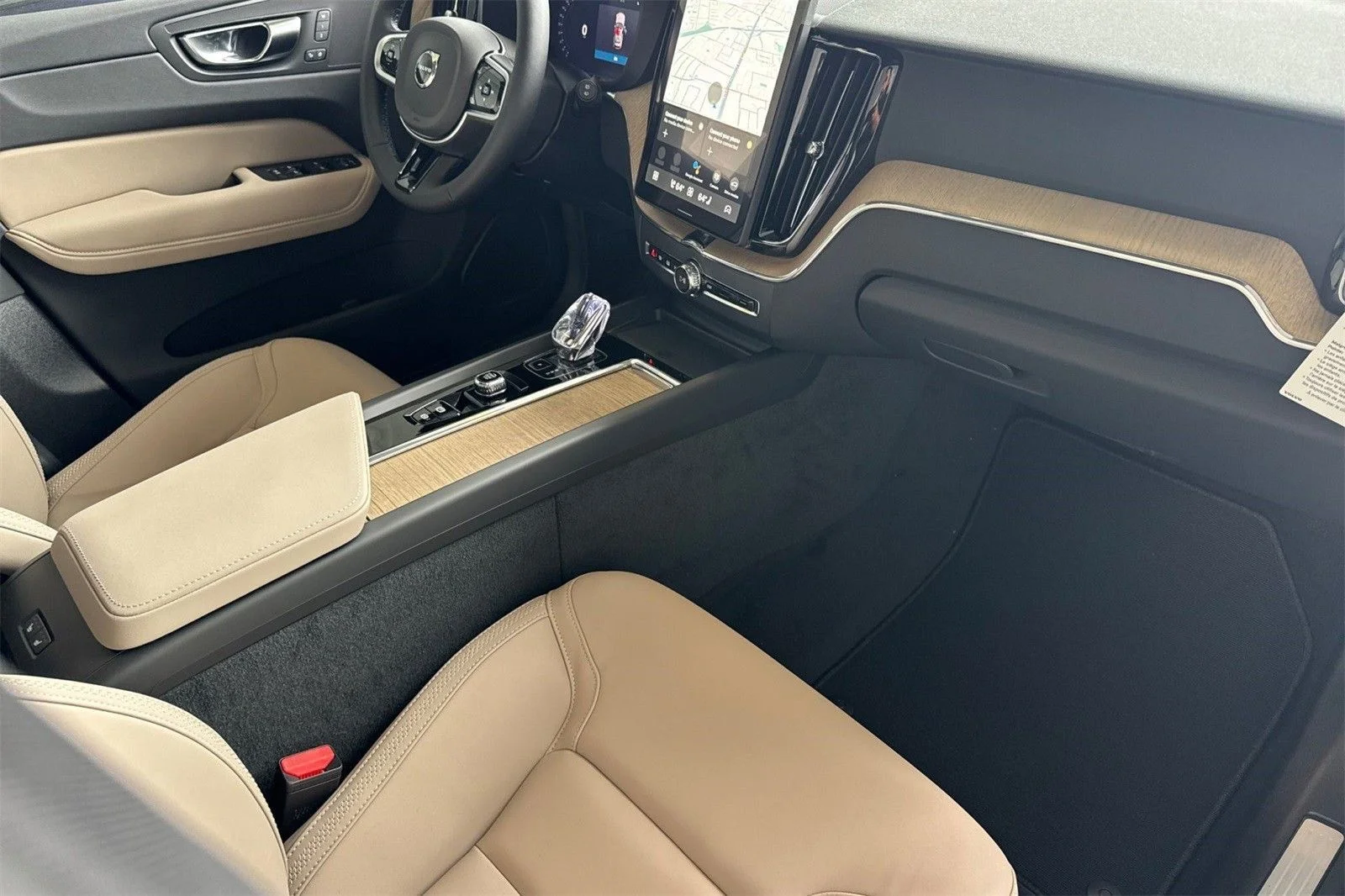 2026 Volvo XC60 Plus - Photo 17