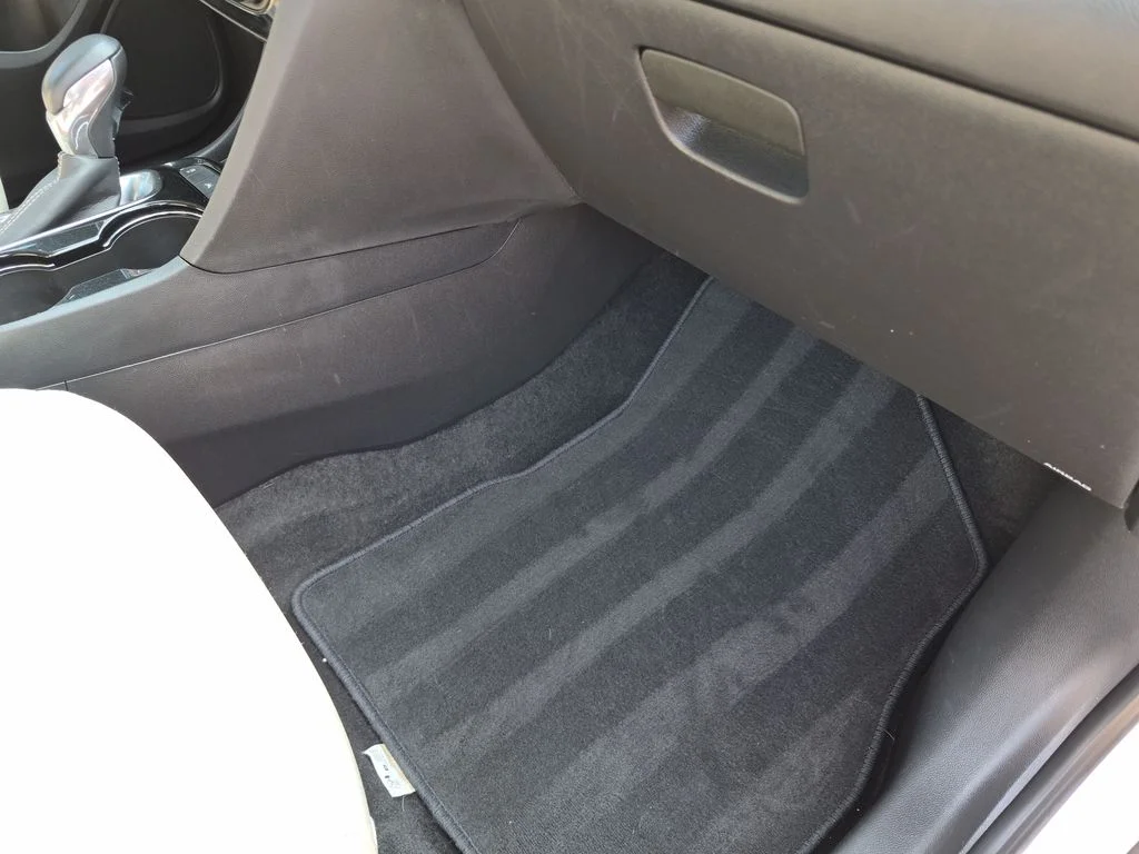 Used 2023 White Buick Select image 39