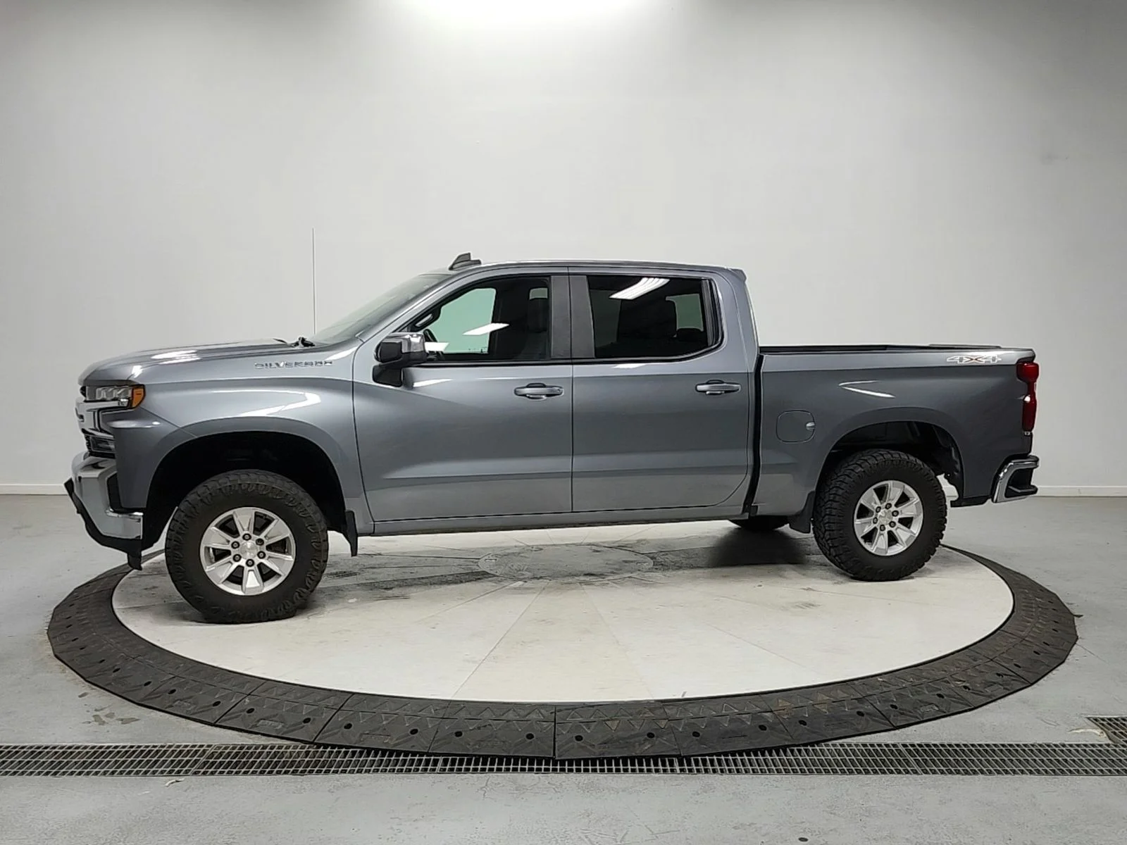 Used 2020 Satin Steel Metallic Chevrolet LT image 4