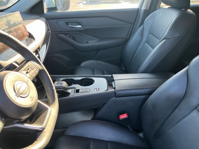 Used 2024 White Nissan SL image 8
