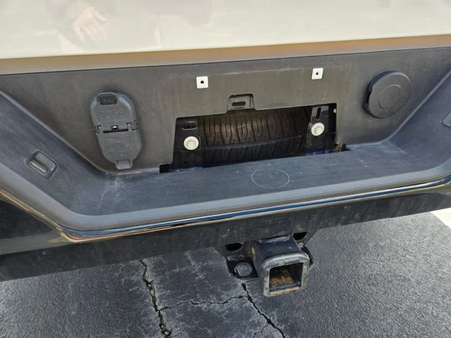 Used 2025 White Chevrolet Custom Trail Boss image 17