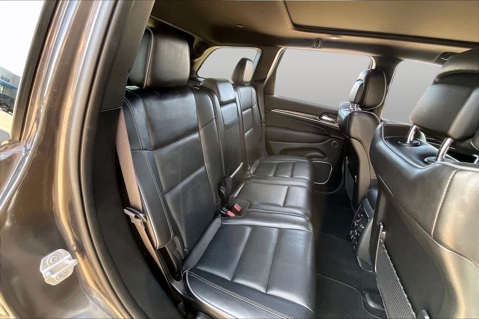 Used 2020 Granite Crystal Metallic Clearcoat Jeep Overland image 18
