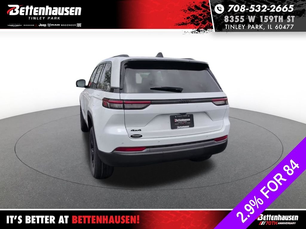 New 2026 Bright White Clear-Coat Exterior Paint Jeep Laredo Altitude image 10