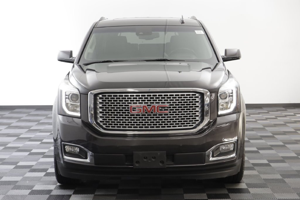 Used 2017 Silver GMC Denali image 27