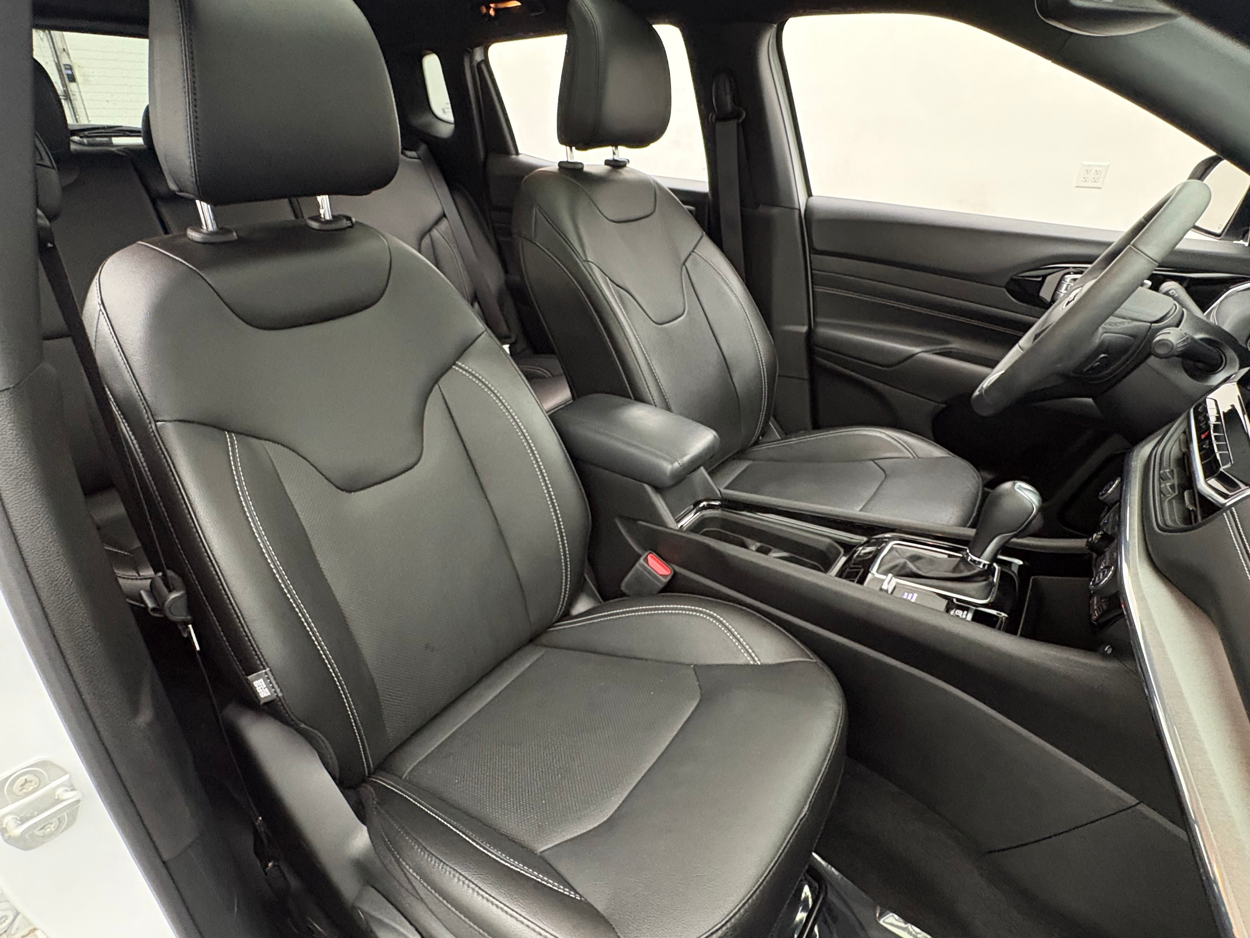 Used 2023 Bright White Clearcoat Jeep Limited image 31