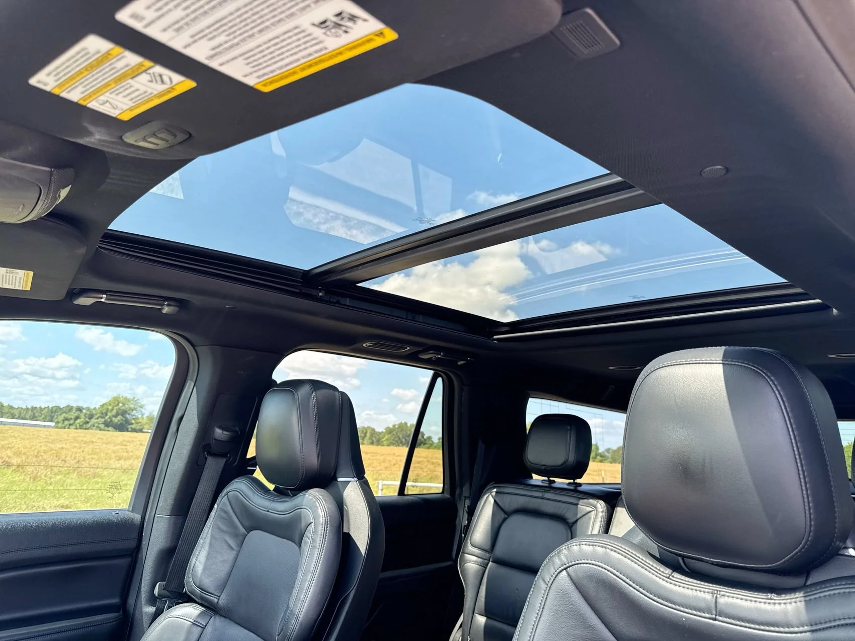 Used 2021 White Lincoln Reserve image 23
