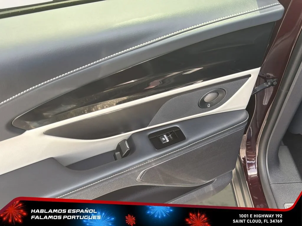 Used 2024 Red Lincoln Premiere image 25
