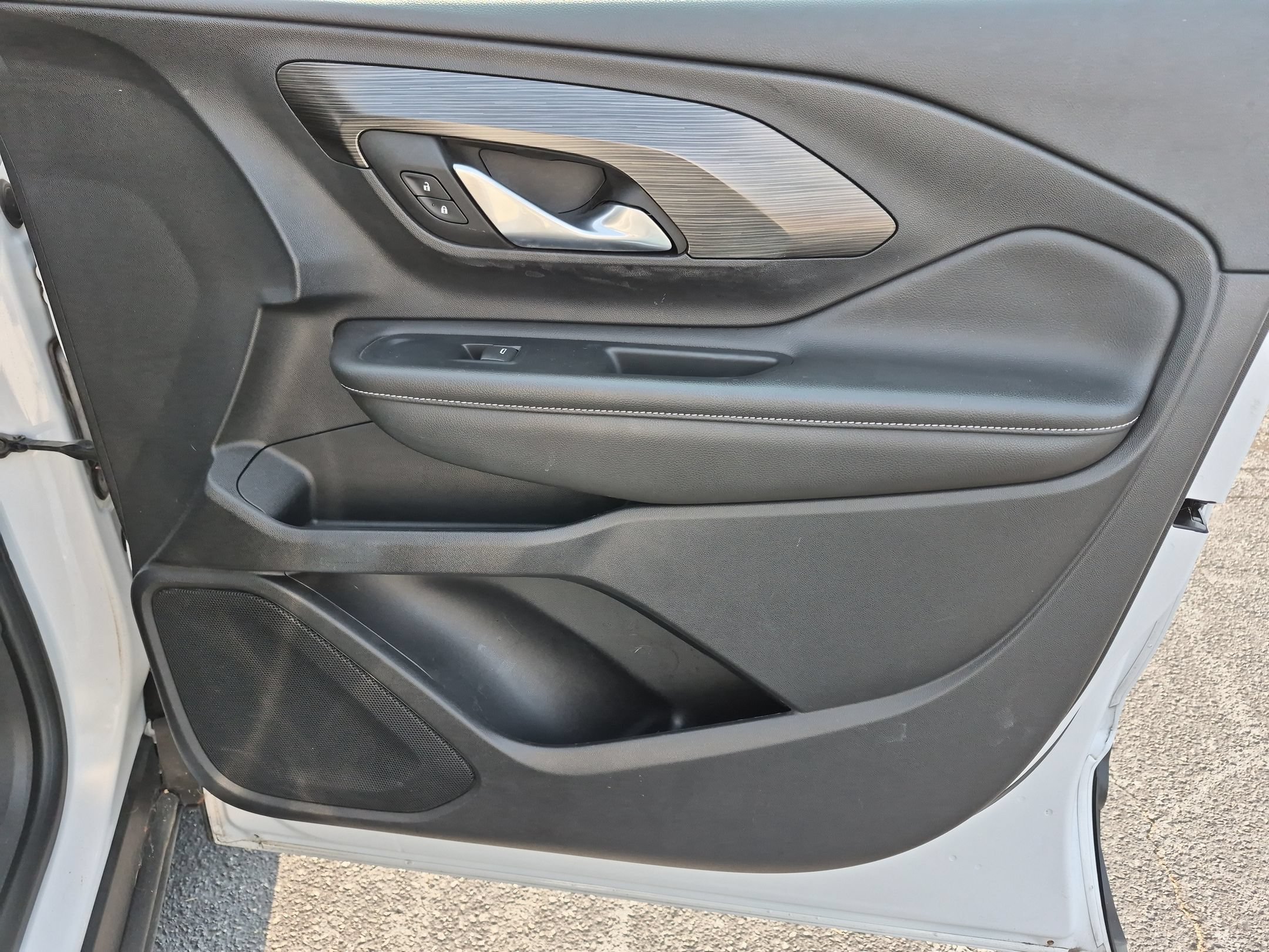 Used 2022 Summit White GMC SLE image 33
