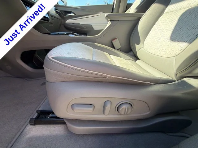 Used 2023 White Chevrolet Premier image 39