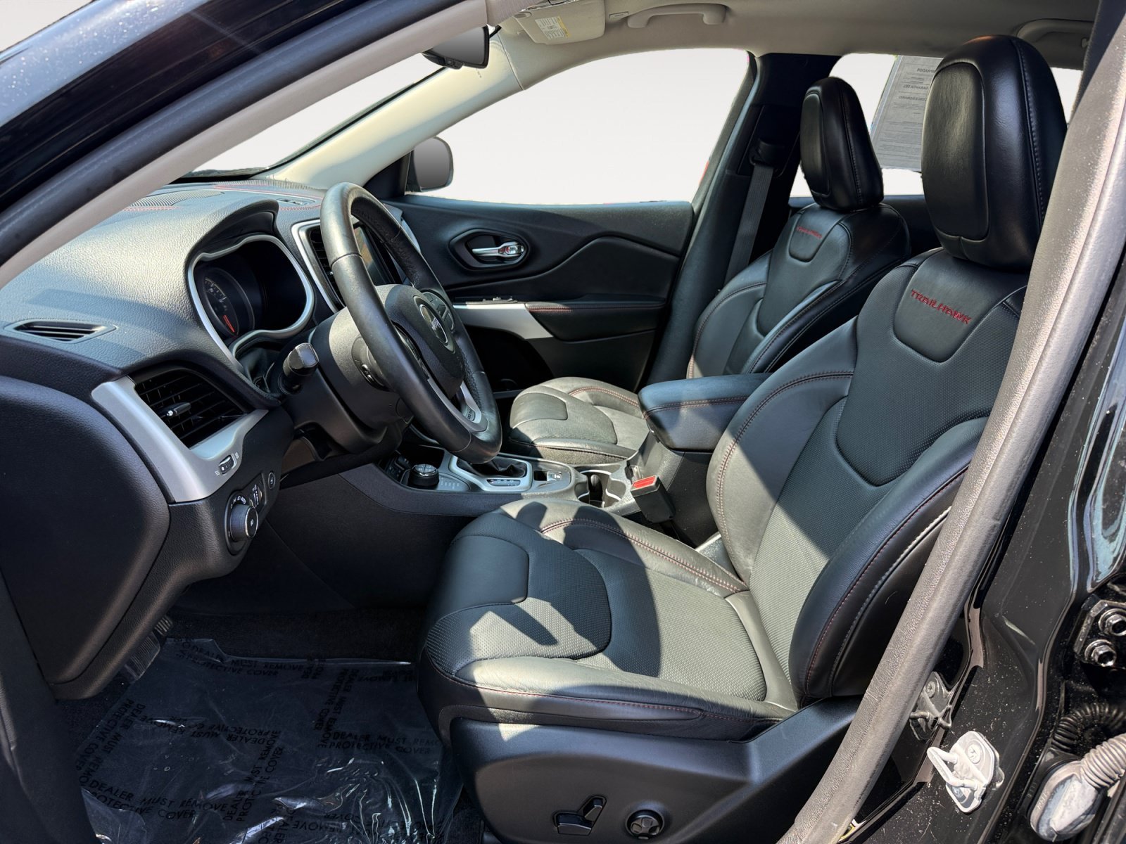 Used 2018 Diamond Black Jeep Trailhawk image 10