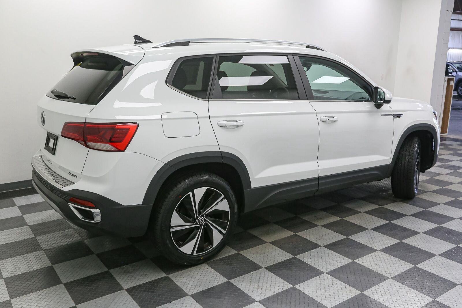 Used 2023 Pure White Volkswagen SE image 11
