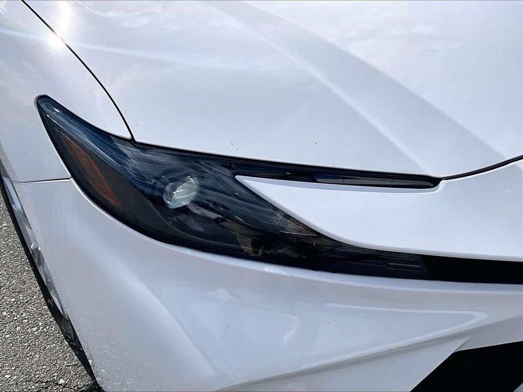 Used 2025 White Toyota LE image 33