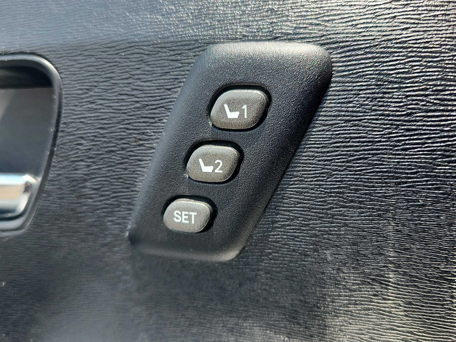 Used 2013 Black Toyota XLE image 24