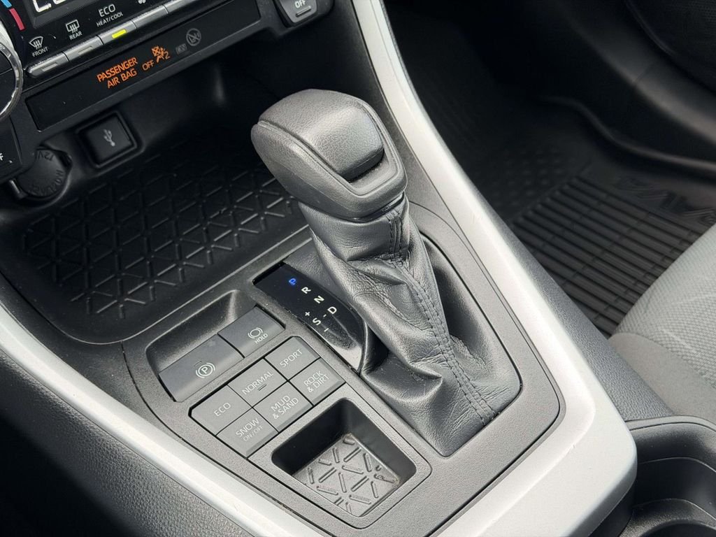 Used 2021 Silver Toyota XLE image 6