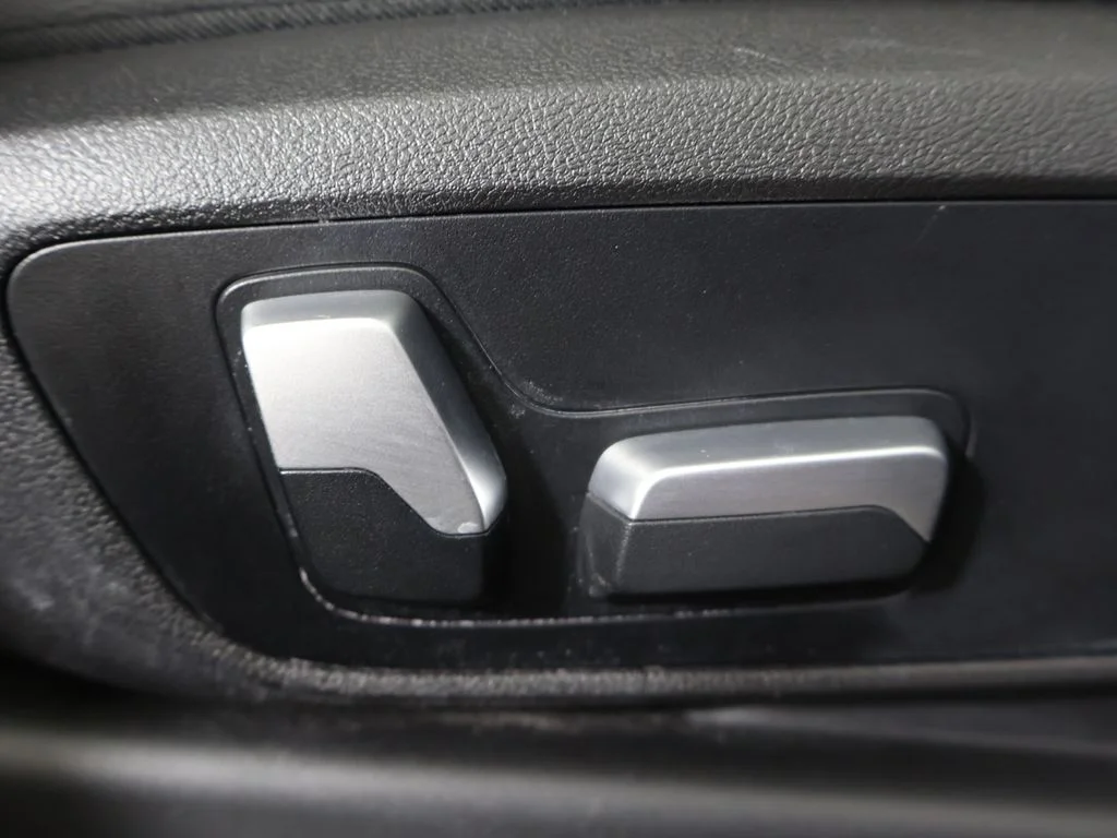 Used 2022 Phytonic Blue Metallic BMW xDrive30i image 36
