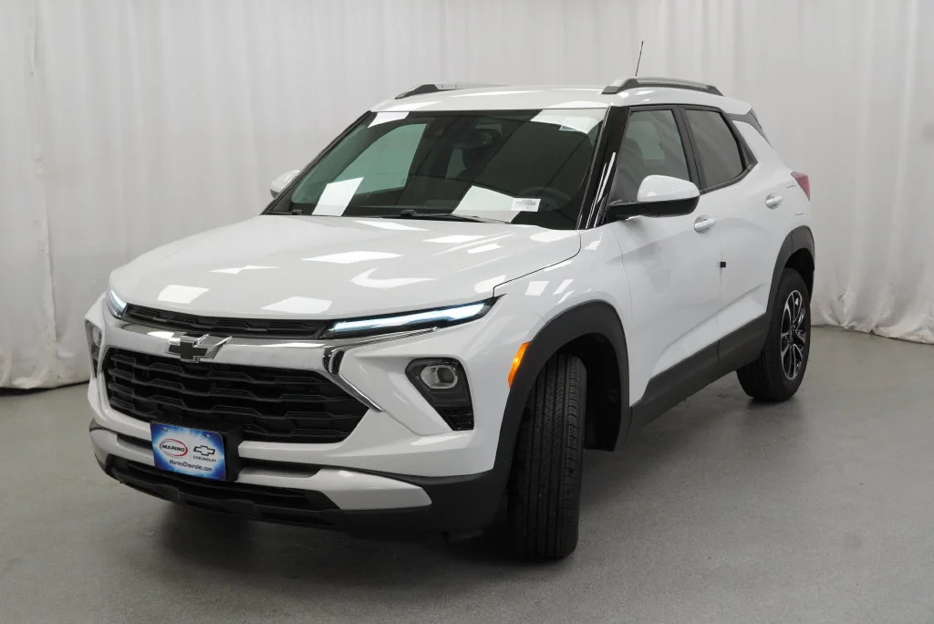 New 2026 Summit White Chevrolet LT image 18