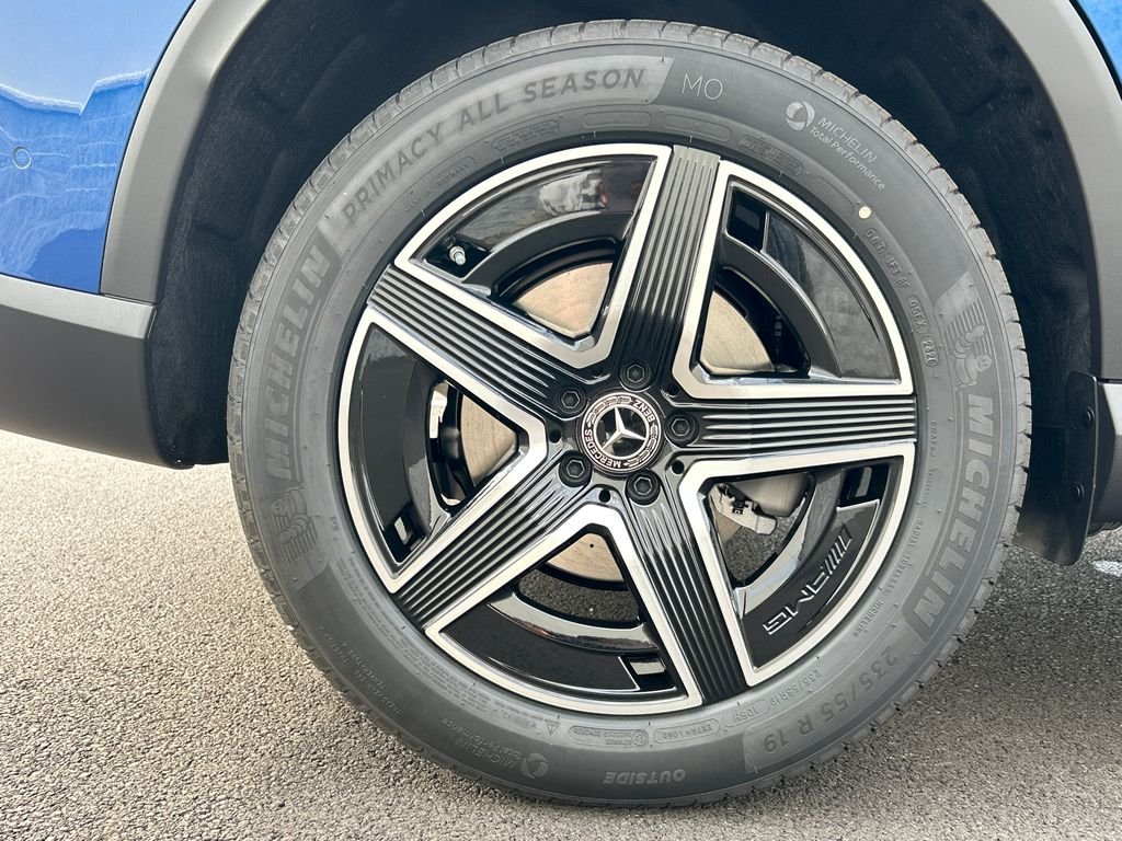 New 2027 Starling Blue Metallic Mercedes-Benz GLC 300 image 35
