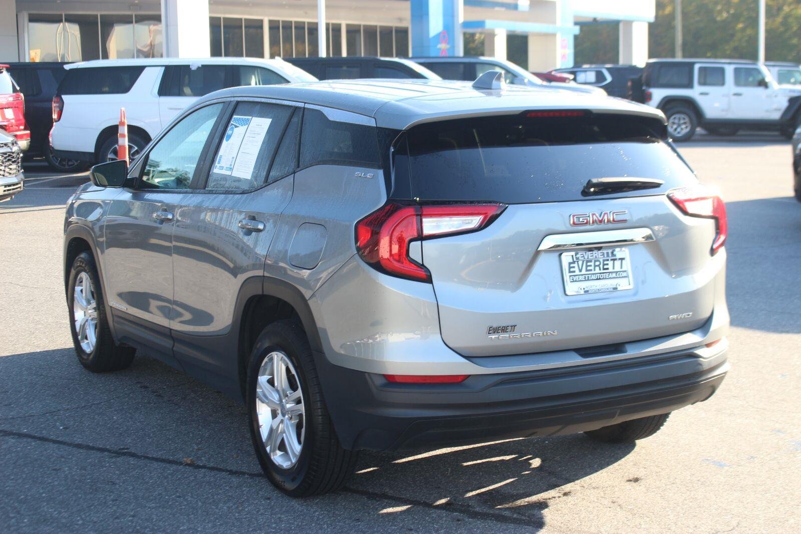 Used 2024 Sterling Metallic GMC SLE image 5