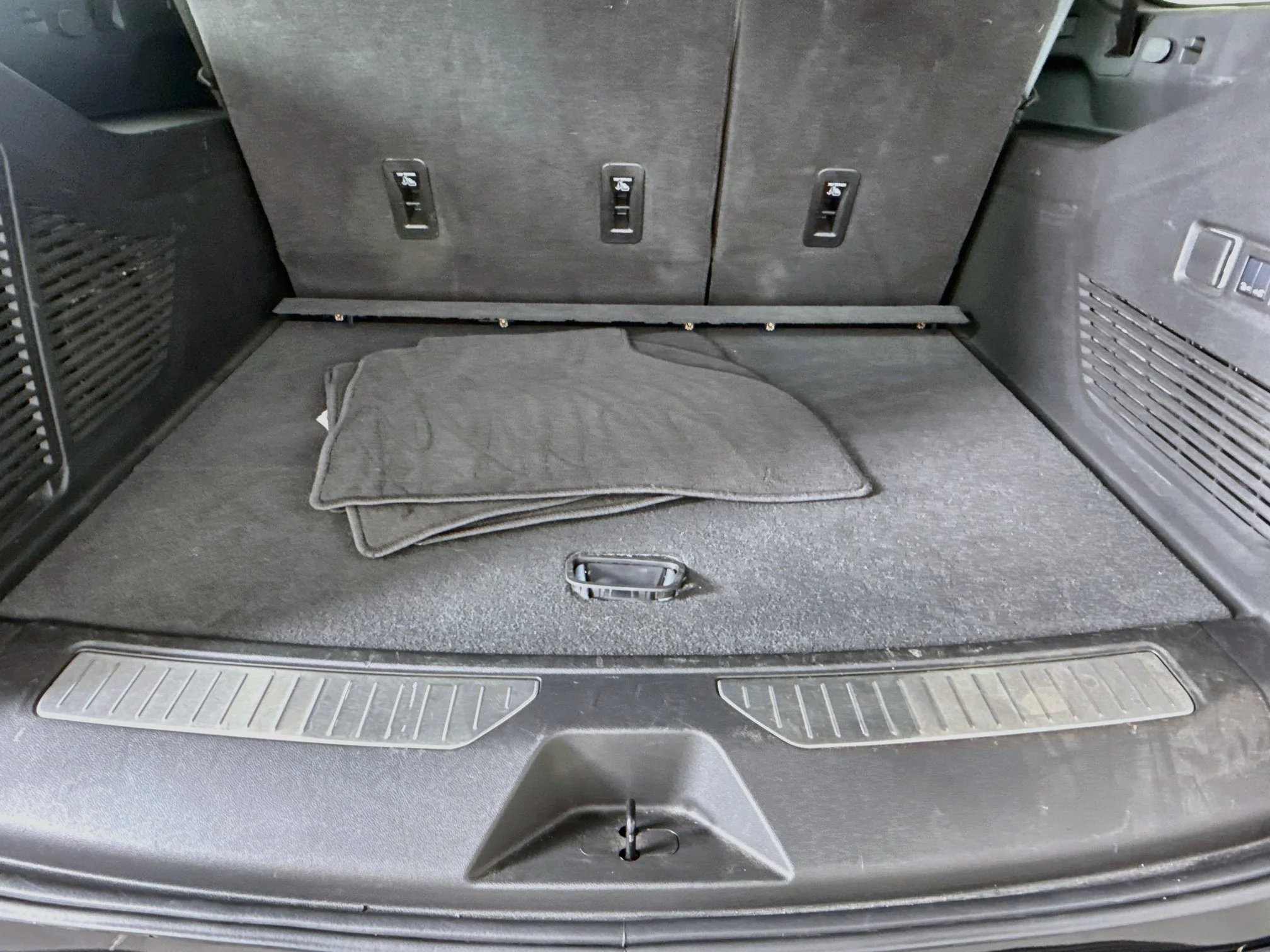 Used 2025 Black Chevrolet Premier image 28