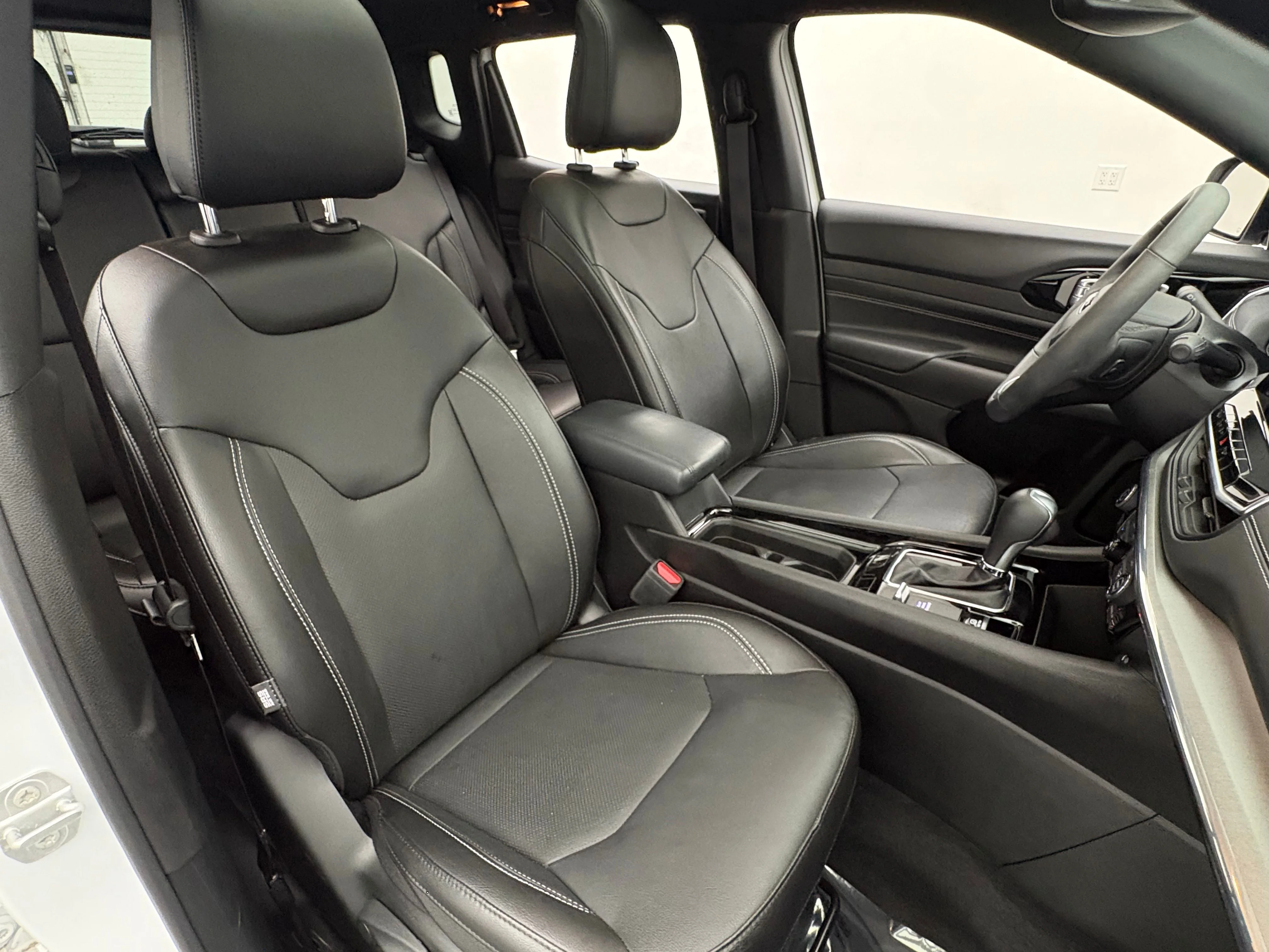 Used 2023 Bright White Clearcoat Jeep Limited image 31