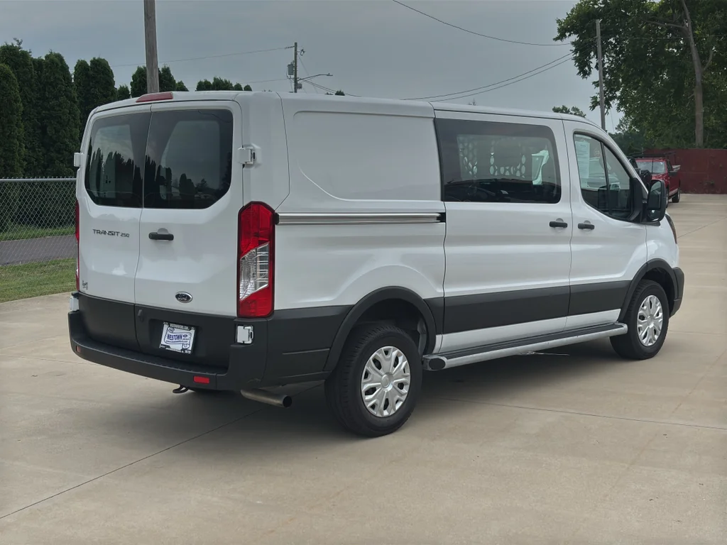 Used 2025 Oxford White Ford Base image 7