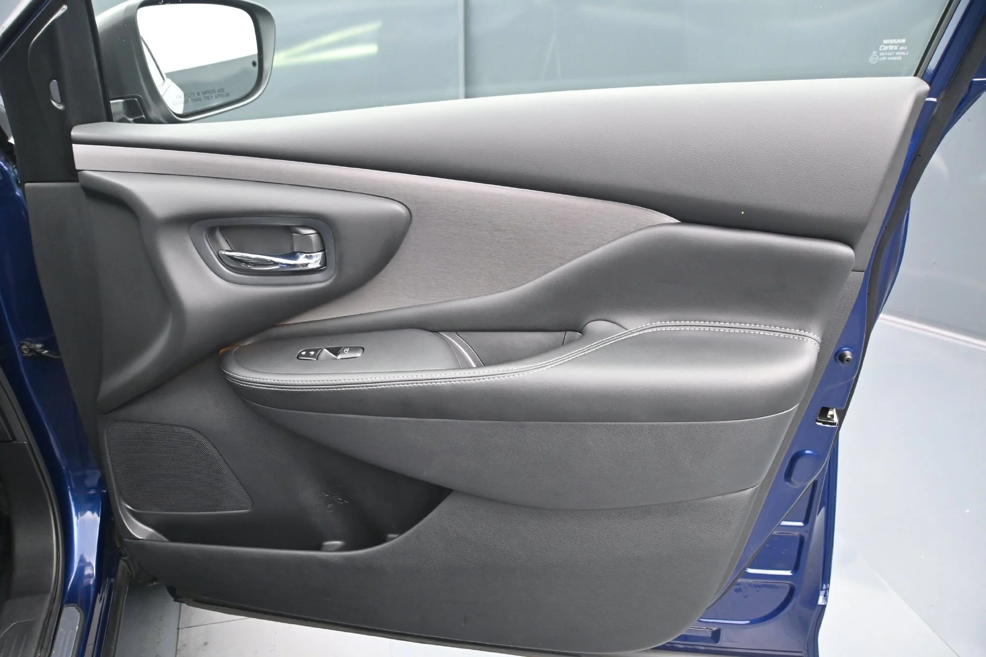 Used 2020 Deep Blue Pearl Nissan SL image 12