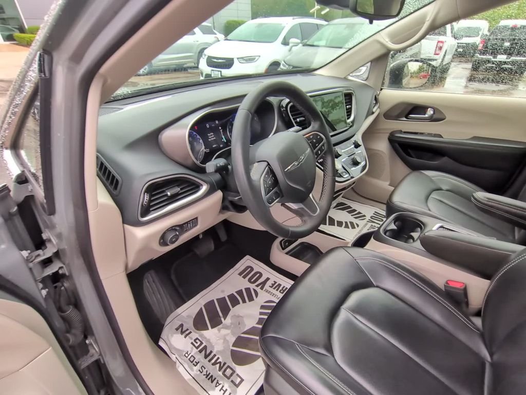 Used 2023 White Chrysler Touring L image 10