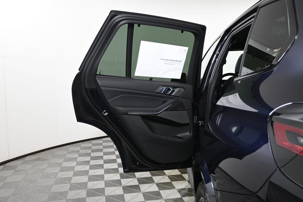 New 2026 Carbon Black Metallic BMW xDrive40i image 31
