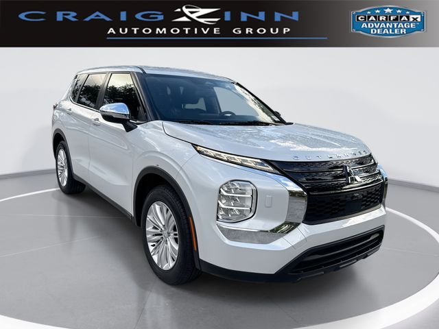 2022 Mitsubishi Outlander ES S-AWC's photo