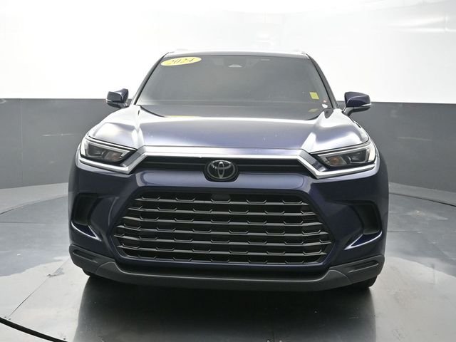 Used 2024  Toyota XLE image 2