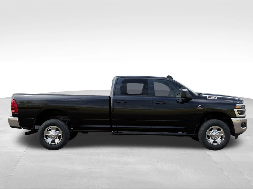 New 2026 Diamond Black Crystal Pearl-Coat Exterior Paint RAM Tradesman image 22