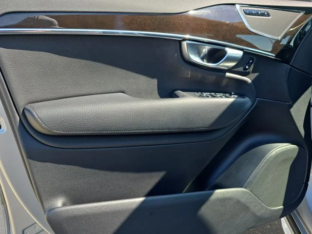 Used 2017 Silver Volvo T6 Momentum image 29