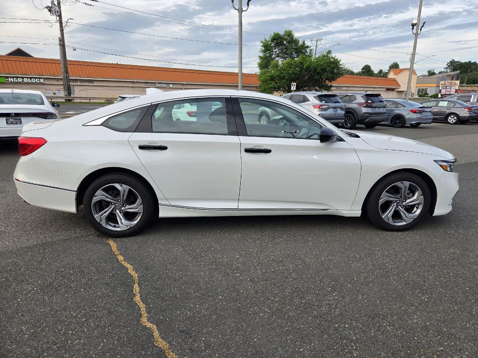Used 2020 Platinum White Pearl Honda EX image 5