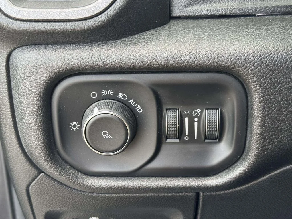 Used 2019 Gray Ram Tradesman image 29