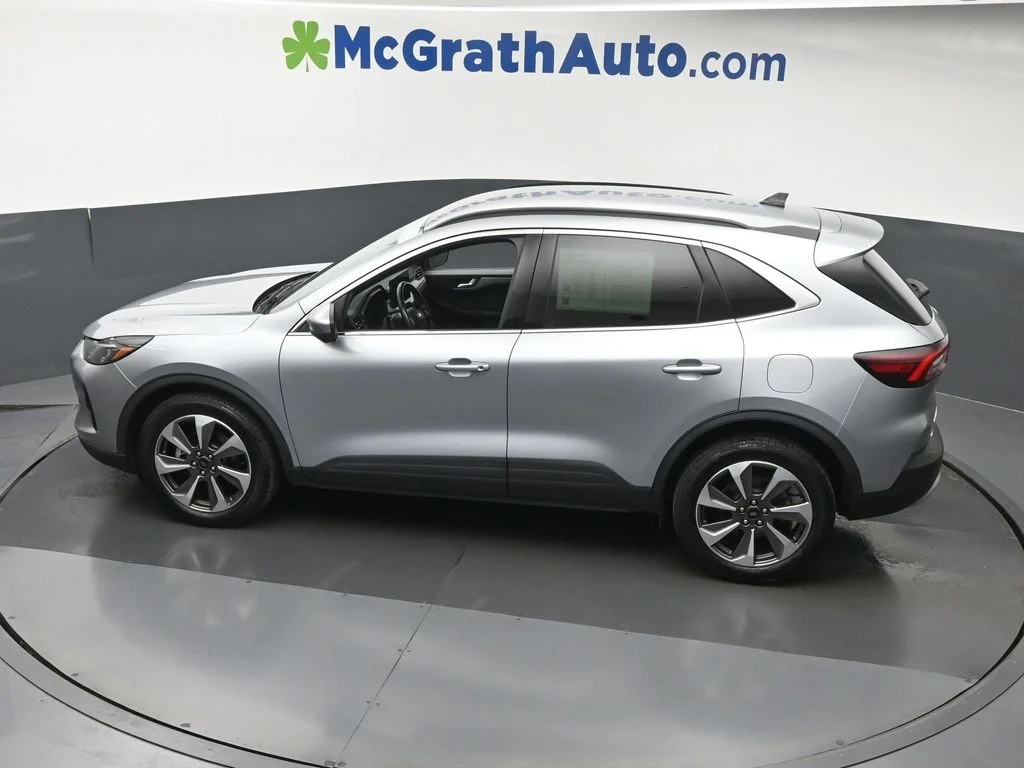 Used 2023 Silver Ford Platinum image 24